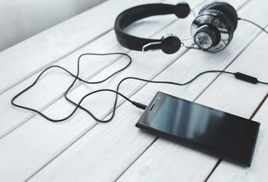 NBA焦点对决：76人险胜骑士，球星新星闪耀全场